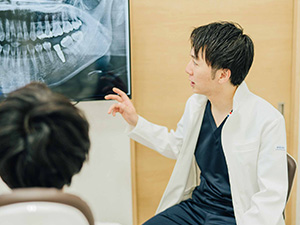 日本歯周病学会・認定医が高度な歯周病治療を行う