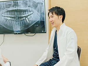 口腔外科出身の歯科医師が親知らずの抜歯を担当